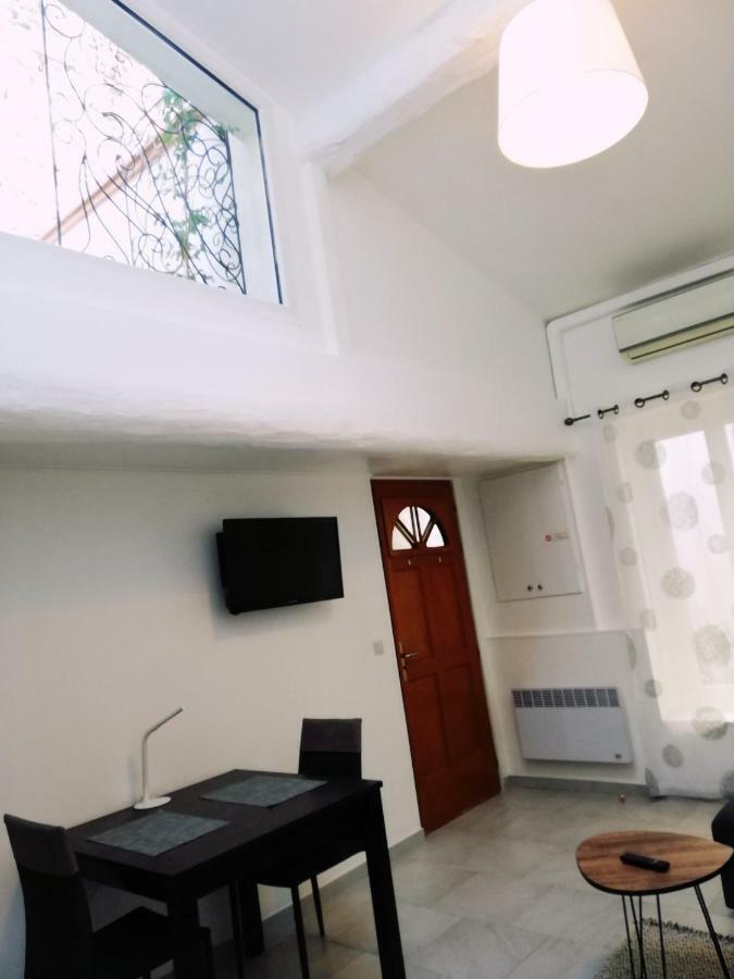 Duplex Denim Lägenhet Nîmes Exteriör bild